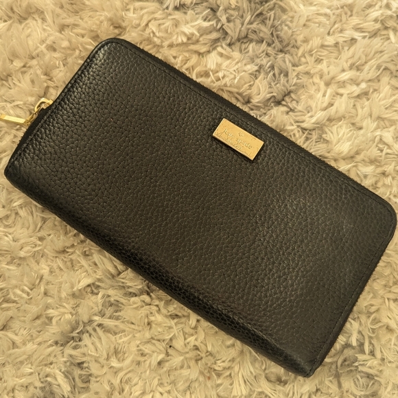 Kate Spade wallet - Picture 1 of 3